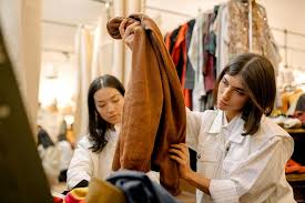 Tren Thrift Shop 2025: Belanja Baju Bekas yang Makin Keren