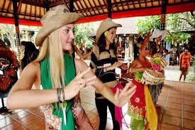 Tren wisata budaya lokal